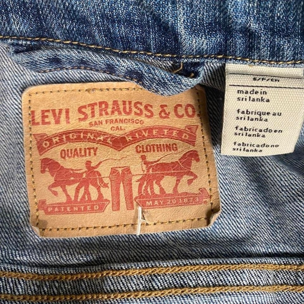 Levi's Trucker Denim Jacket Distressed Vintage Wash Women's Size small - Picture 2 of 8